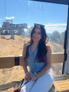 Meet your Posher, Ana
